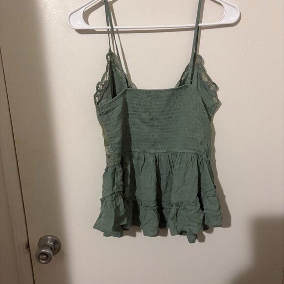 Francesca’s Sage Green Lace Peplum Cami Top – Size S - Picture 4 of 4